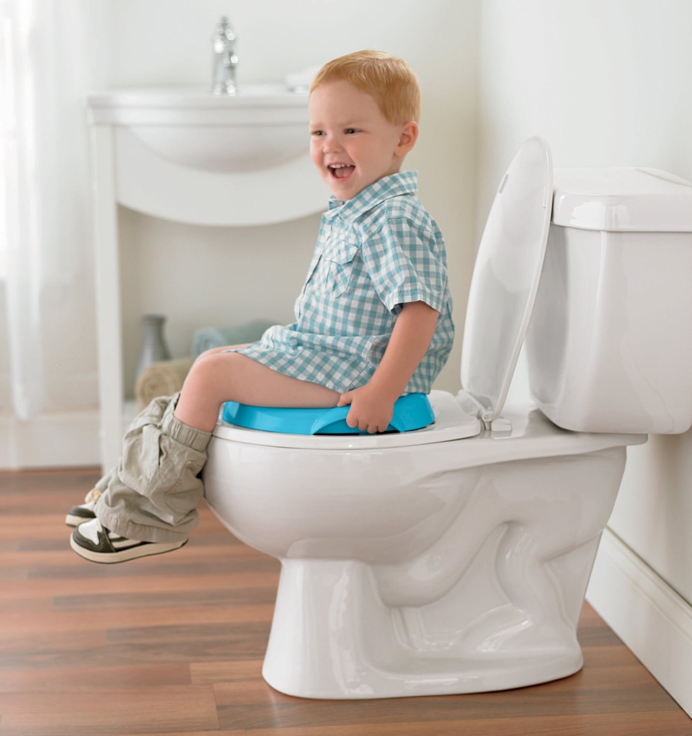 2.5 не ходит на горшок. Fisher-Price горшок learn-to-Flush Potty. Ребенок на унитазе. Горшок для мальчика. Ребенок на горшке.